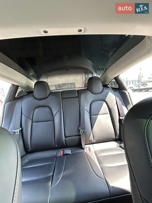 Седан Tesla Model 3 2022 в Василькові