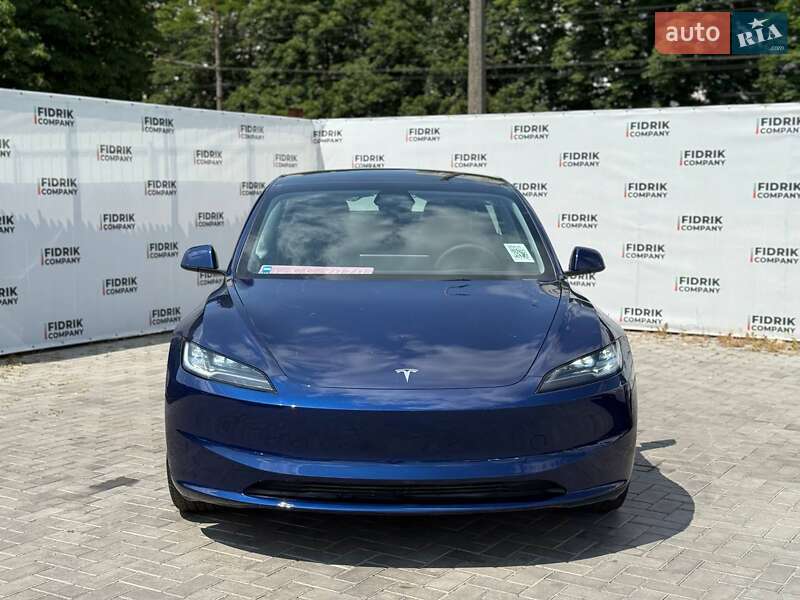 Седан Tesla Model 3 2024 в Луцке