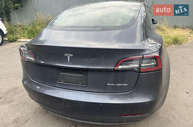 Седан Tesla Model 3 2022 в 
