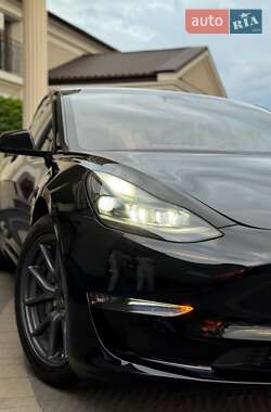 Седан Tesla Model 3 2021 в Стрию
