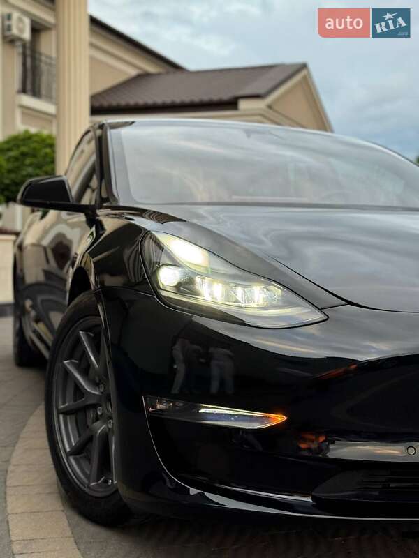 Седан Tesla Model 3 2021 в Стрые