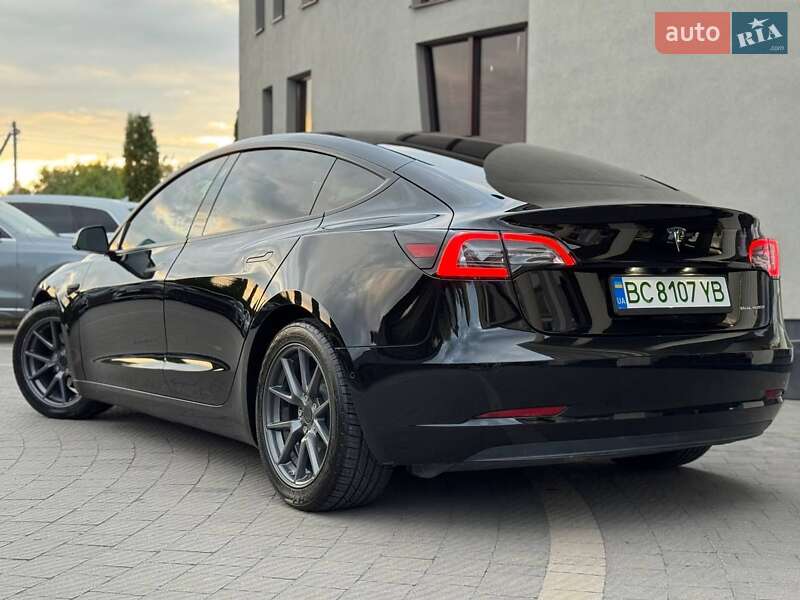 Седан Tesla Model 3 2021 в Стрые