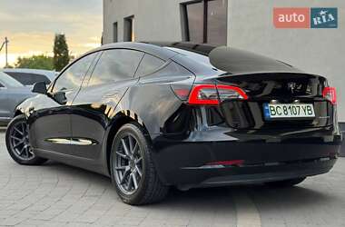 Седан Tesla Model 3 2021 в 