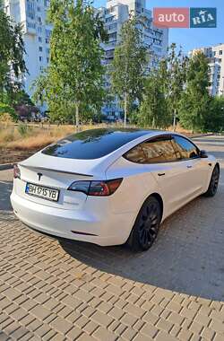 Седан Tesla Model 3 2022 в 
