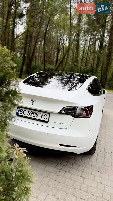 Седан Tesla Model 3 2018 в Львові