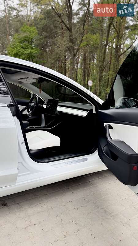 Седан Tesla Model 3 2018 в Львові