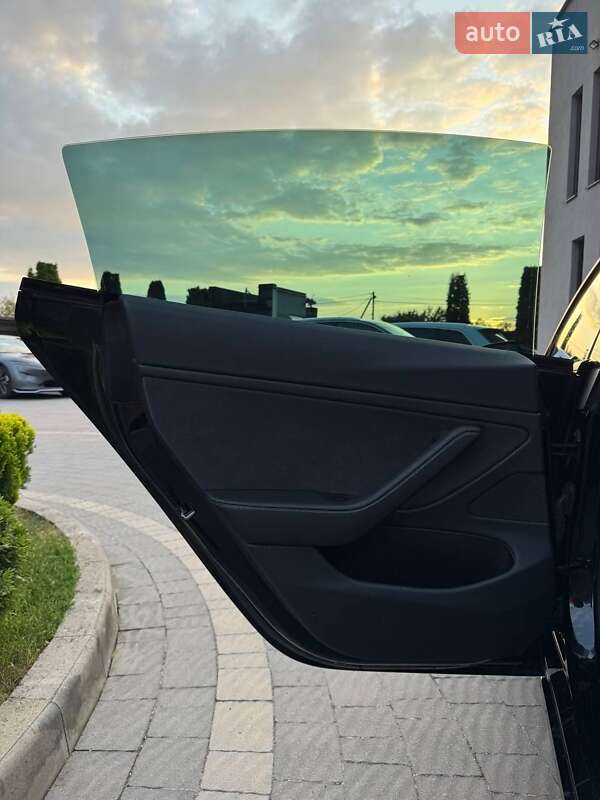 Седан Tesla Model 3 2021 в Стрые