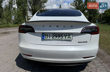Седан Tesla Model 3 2020 в 