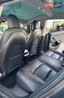 Седан Tesla Model 3 2019 в Киеве