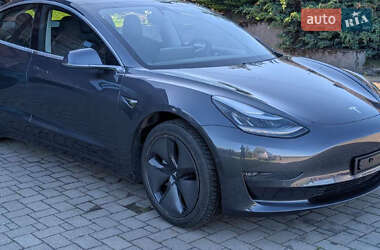 Седан Tesla Model 3 2020 в 