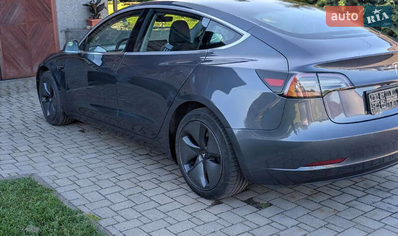 Седан Tesla Model 3 2020 в Тернополе