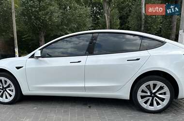 Седан Tesla Model 3 2021 в 