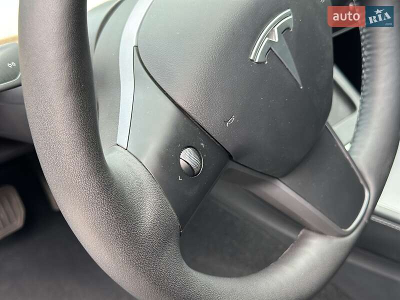 Седан Tesla Model 3 2021 в Каменском