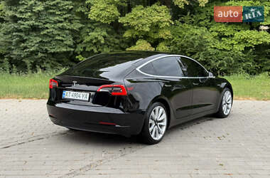 Седан Tesla Model 3 2019 в Долині