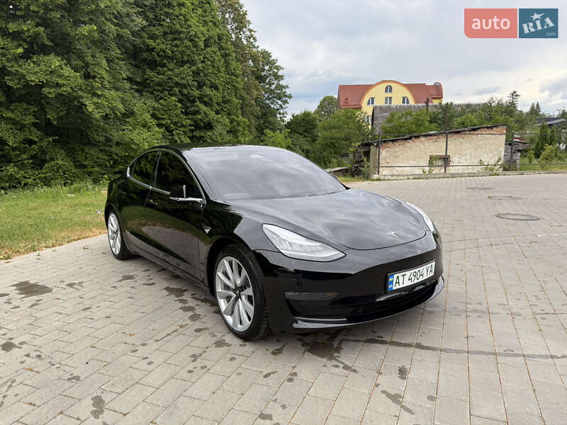 Седан Tesla Model 3 2019 в Долине