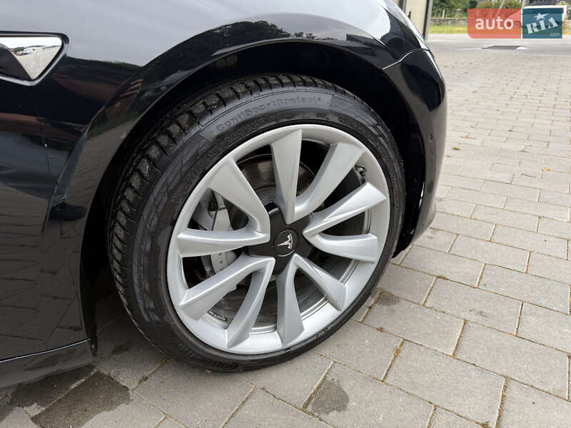 Седан Tesla Model 3 2019 в Долине