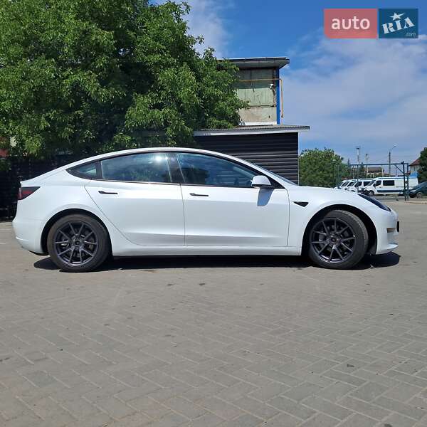 Седан Tesla Model 3 2020 в Ивано-Франковске