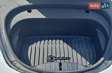 Седан Tesla Model 3 2020 в Івано-Франківську