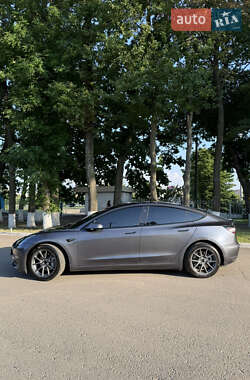 Седан Tesla Model 3 2023 в 