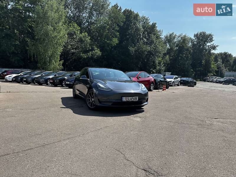 Tesla Model 3 2020