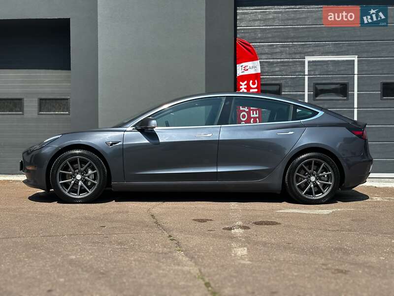 Седан Tesla Model 3 2020 в Києві