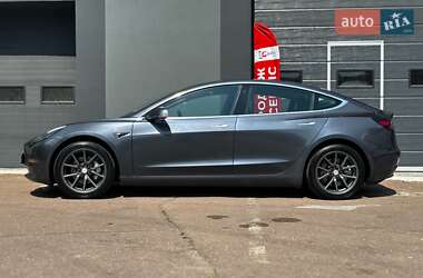 Седан Tesla Model 3 2020 в 
