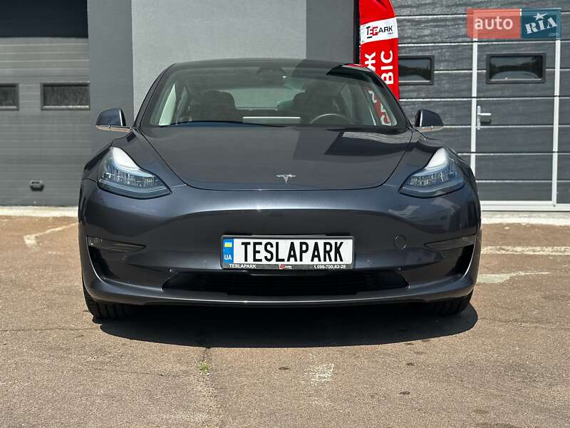 Седан Tesla Model 3 2020 в Києві