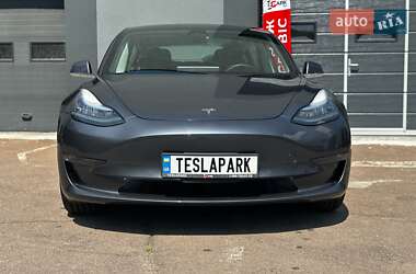 Седан Tesla Model 3 2020 в 