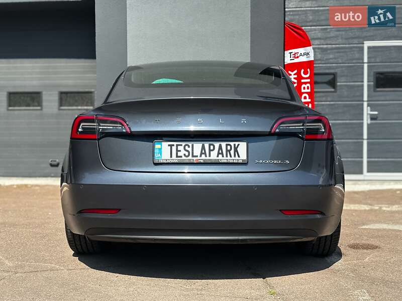 Седан Tesla Model 3 2020 в Києві