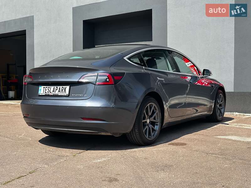Седан Tesla Model 3 2020 в Києві