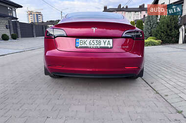 Седан Tesla Model 3 2022 в 