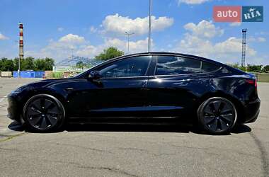 Седан Tesla Model 3 2024 в 