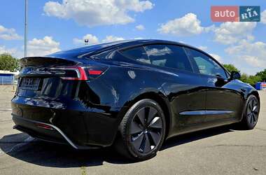 Седан Tesla Model 3 2024 в 