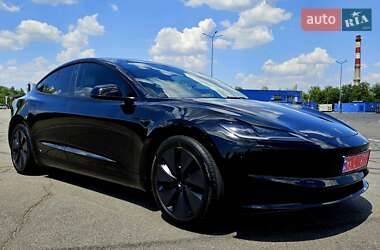 Седан Tesla Model 3 2024 в 