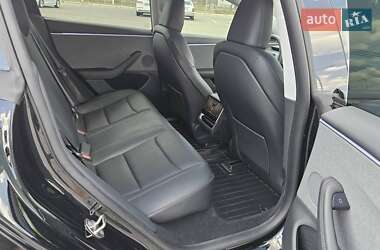 Седан Tesla Model 3 2024 в 