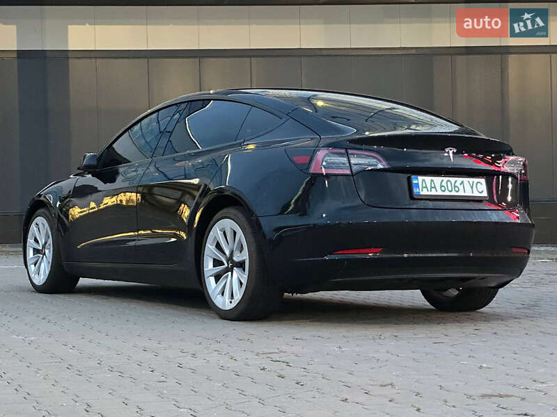 Седан Tesla Model 3 2022 в Киеве
