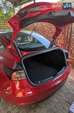 Седан Tesla Model 3 2022 в 