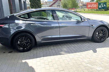 Седан Tesla Model 3 2020 в 