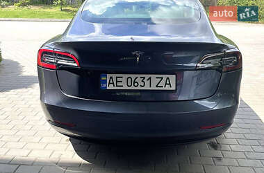 Седан Tesla Model 3 2020 в 