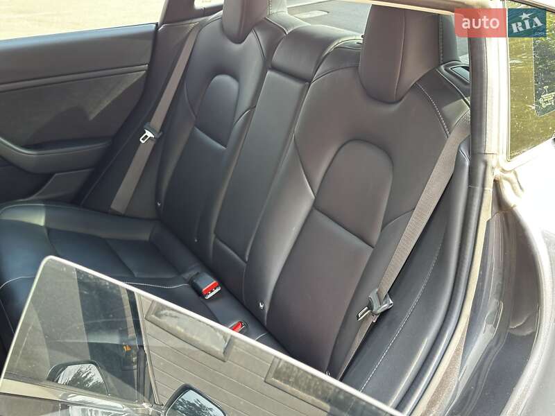 Седан Tesla Model 3 2018 в Києві