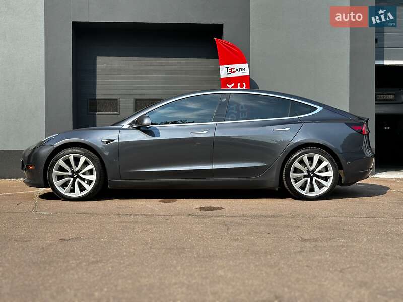 Седан Tesla Model 3 2018 в Києві