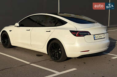 Седан Tesla Model 3 2021 в 