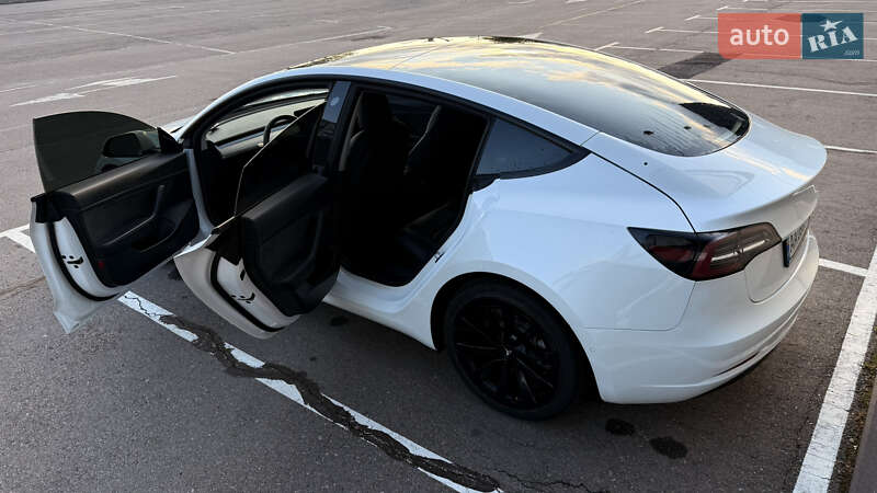 Седан Tesla Model 3 2021 в Василькове