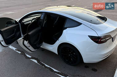 Седан Tesla Model 3 2021 в 