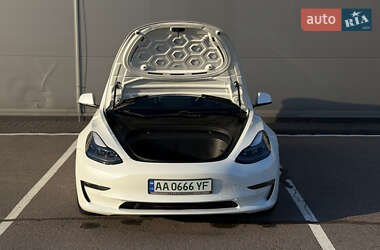 Седан Tesla Model 3 2021 в 