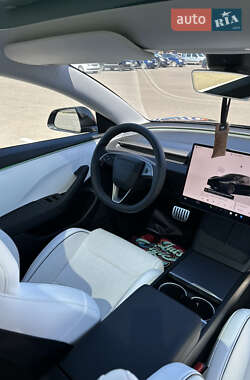 Седан Tesla Model 3 2024 в 