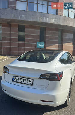 Седан Tesla Model 3 2021 в 