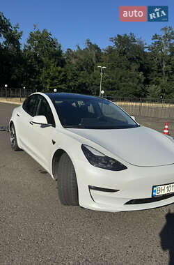 Седан Tesla Model 3 2021 в 