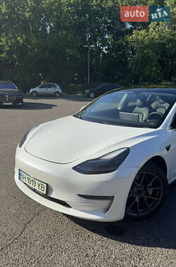 Седан Tesla Model 3 2021 в 