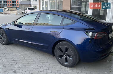 Седан Tesla Model 3 2023 в 